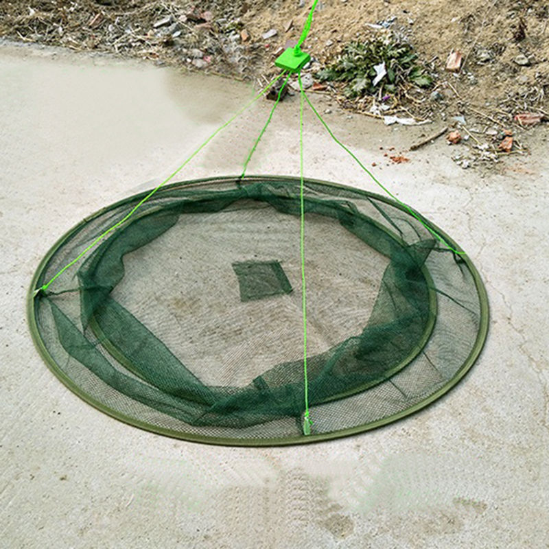 Fischernetz mit Köderbeuteln zum Anlocken von Fischen