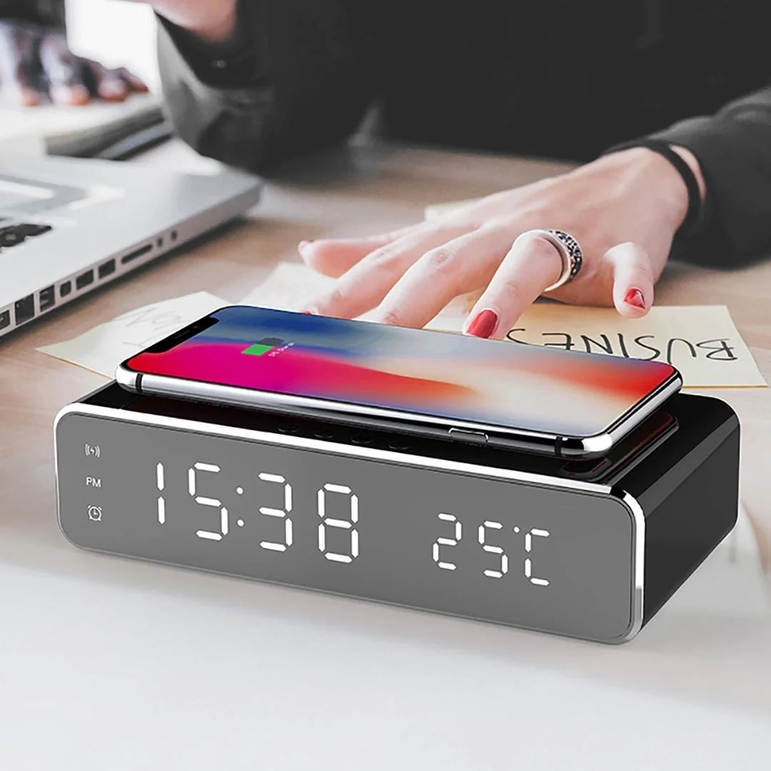 Digitaluhr mit kabellosem Ladegerät - TechCharge