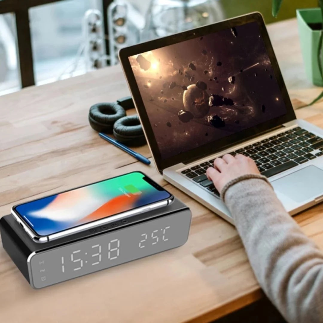 Digitaluhr mit kabellosem Ladegerät - TechCharge