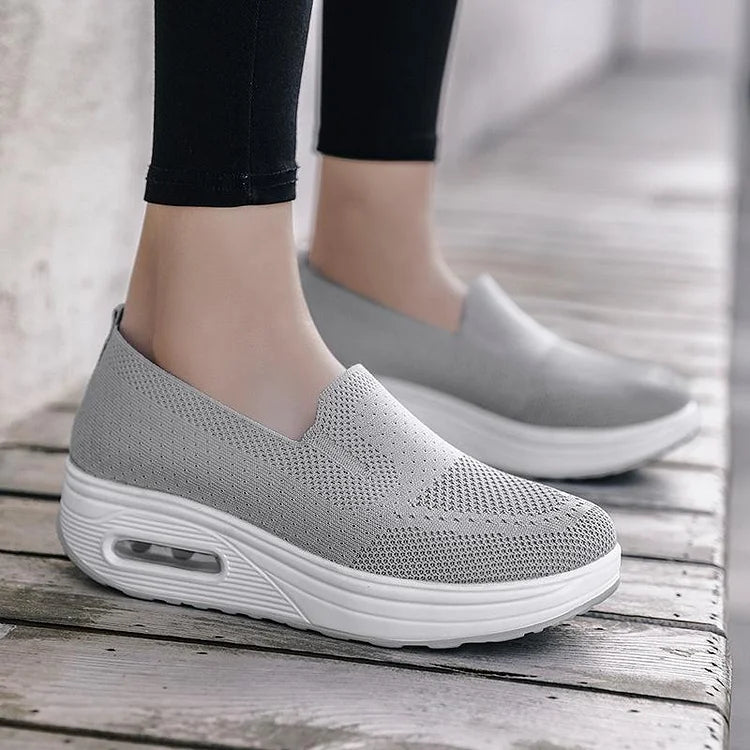 Orthopädische Damen-Sneaker - OrthoFit + Kompressionssocken gratis