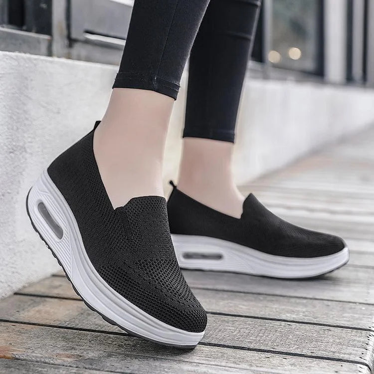 Orthopädische Damen-Sneaker - OrthoFit + Kompressionssocken gratis