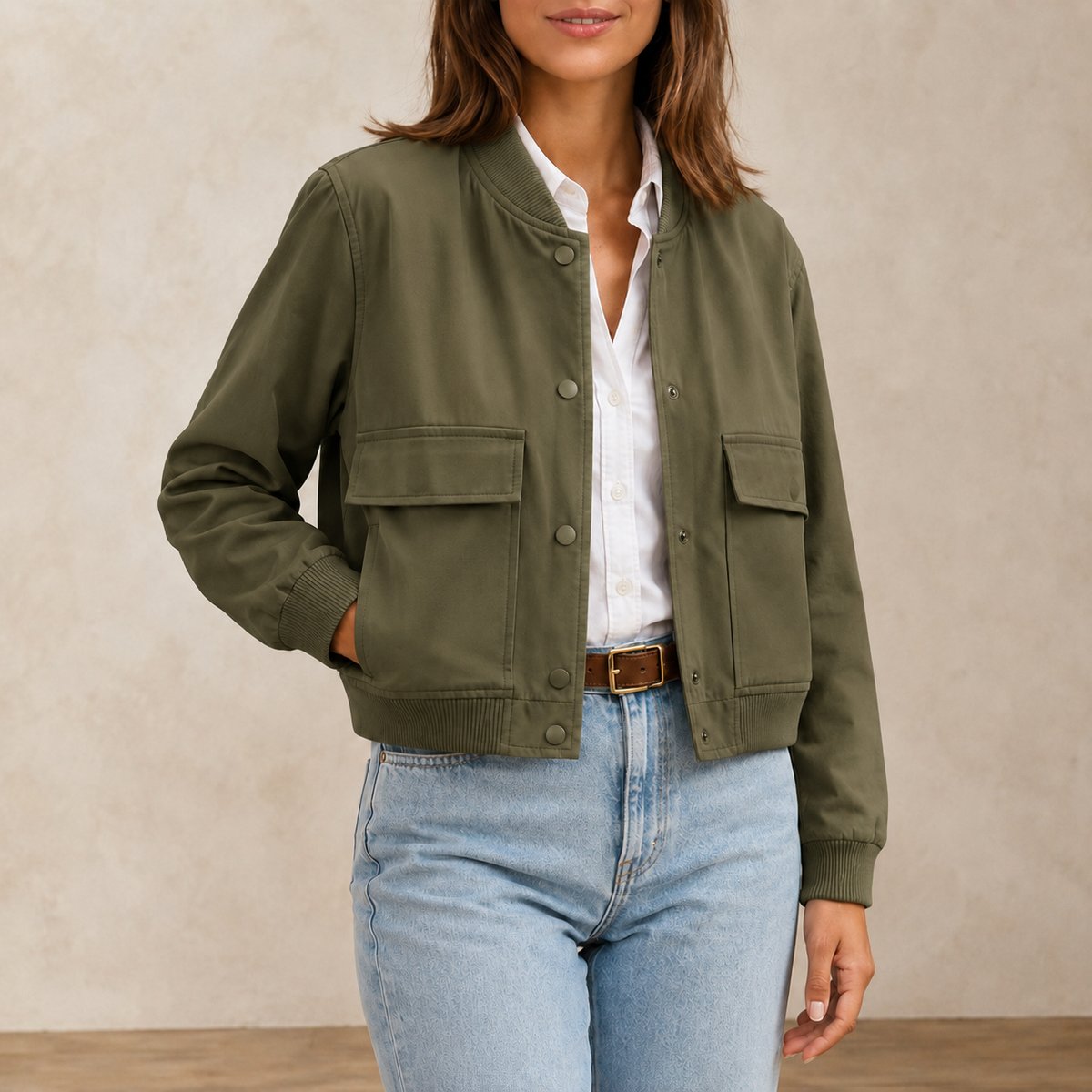 Damen-Bomberjacke mit V-Ausschnitt Militärgrün
