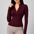 sportjacke-damen-stehkragen-mit-reissverschluss-slim-fit-langarm-fuer-training-und-winter-cor-05-bordeaux